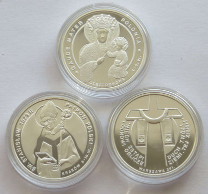 Pozytywka (grająca Barkę) z 3 srebrnymi numizmatami